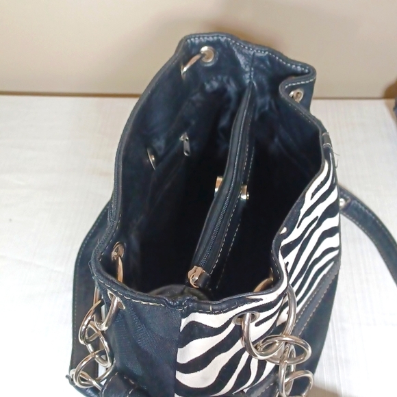 Final Price - Adorable Zebra Satchel - Picture 5 of 10